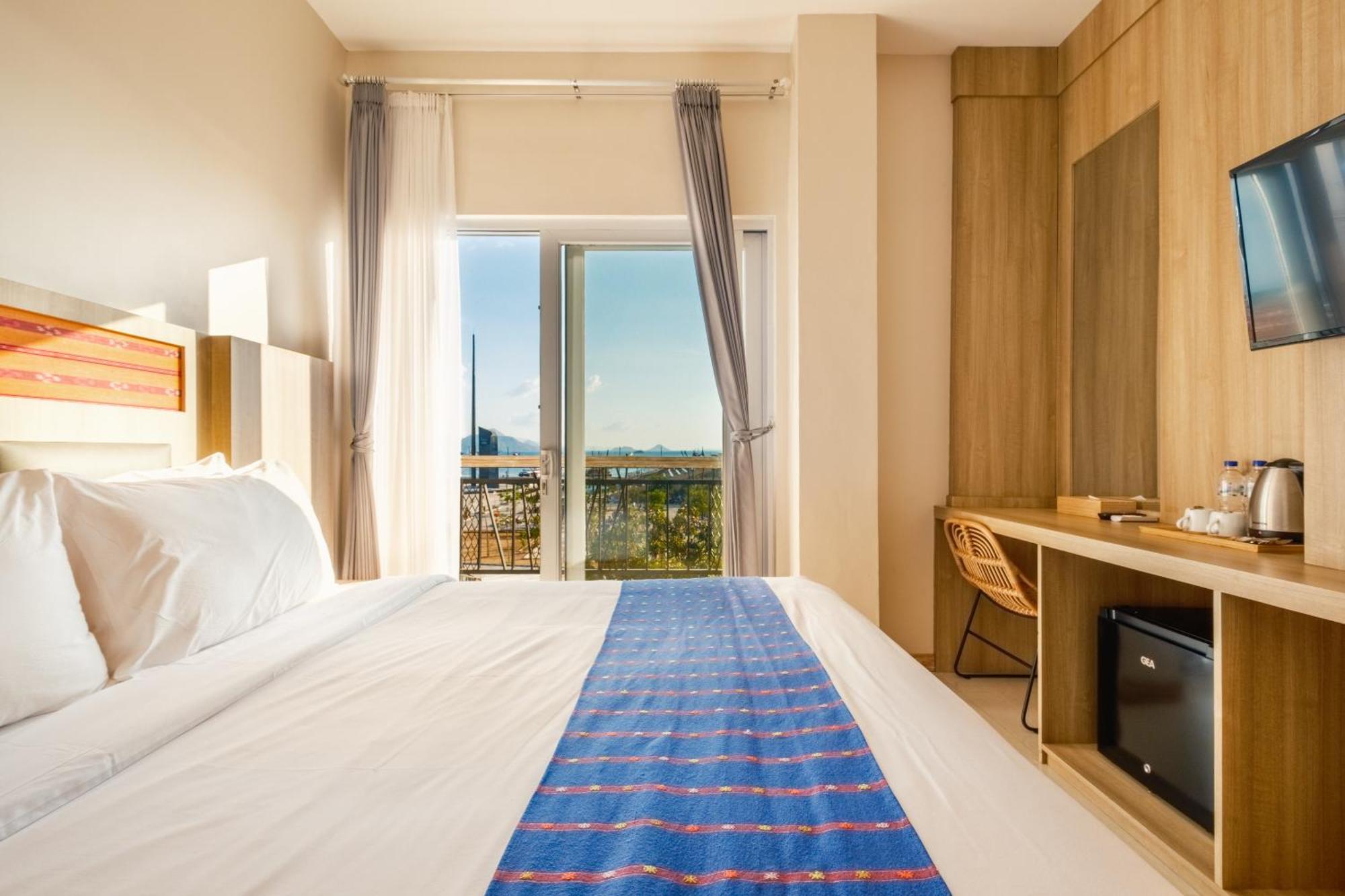 Dejavu 2.0 Hotel Bajo Komodo Labuan Bajo Dış mekan fotoğraf