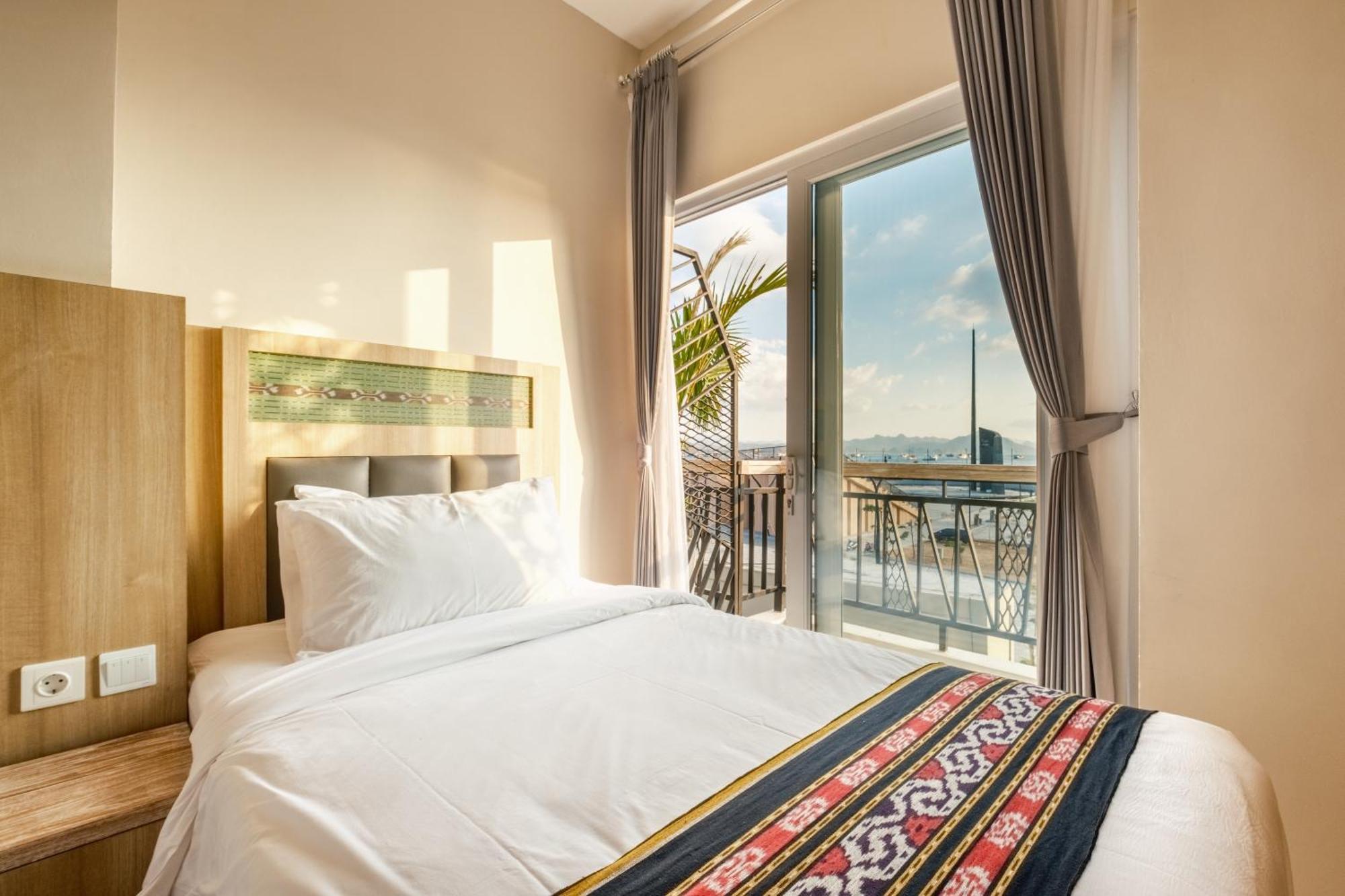 Dejavu 2.0 Hotel Bajo Komodo Labuan Bajo Dış mekan fotoğraf